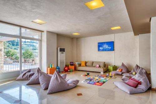 BW-boho-resort-hotel-pay-room (1)